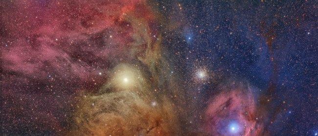 Imagen de la región central del Escorpión, obtenida con el astrógrafo remoto de la UC3 desde el Observatorio del Teide (Izaña, Tenerife) y que cubre un amplio campo del cielo, equivalente a cien Lunas llenas (cinco grados por lado). Muestra el color real 