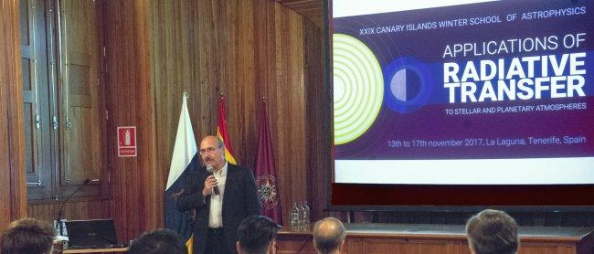El director del IAC, Rafael Rebolo, durante la inauguraciión de la XXIX Canary Islands Winter School of Astrophysics. Crédito: Miguel Briganti, SMM (IAC).