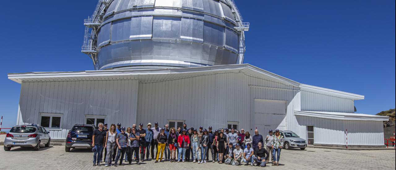 Participantes del Festival Hispanoamericano de Escritores durante su visita al Observatorio del Roque de los Muchachos. Crédito: Juan Antonio González Hernández / IAC.
