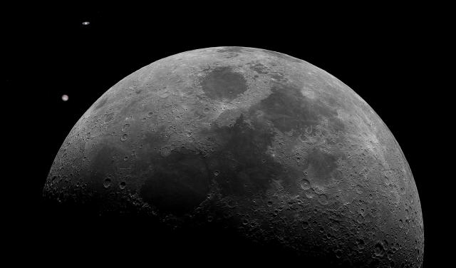 Composition of the conjunction of Jupiter and Saturn , with the Moon. Credit: Daniel López and Alfred Rosenberg/IAC