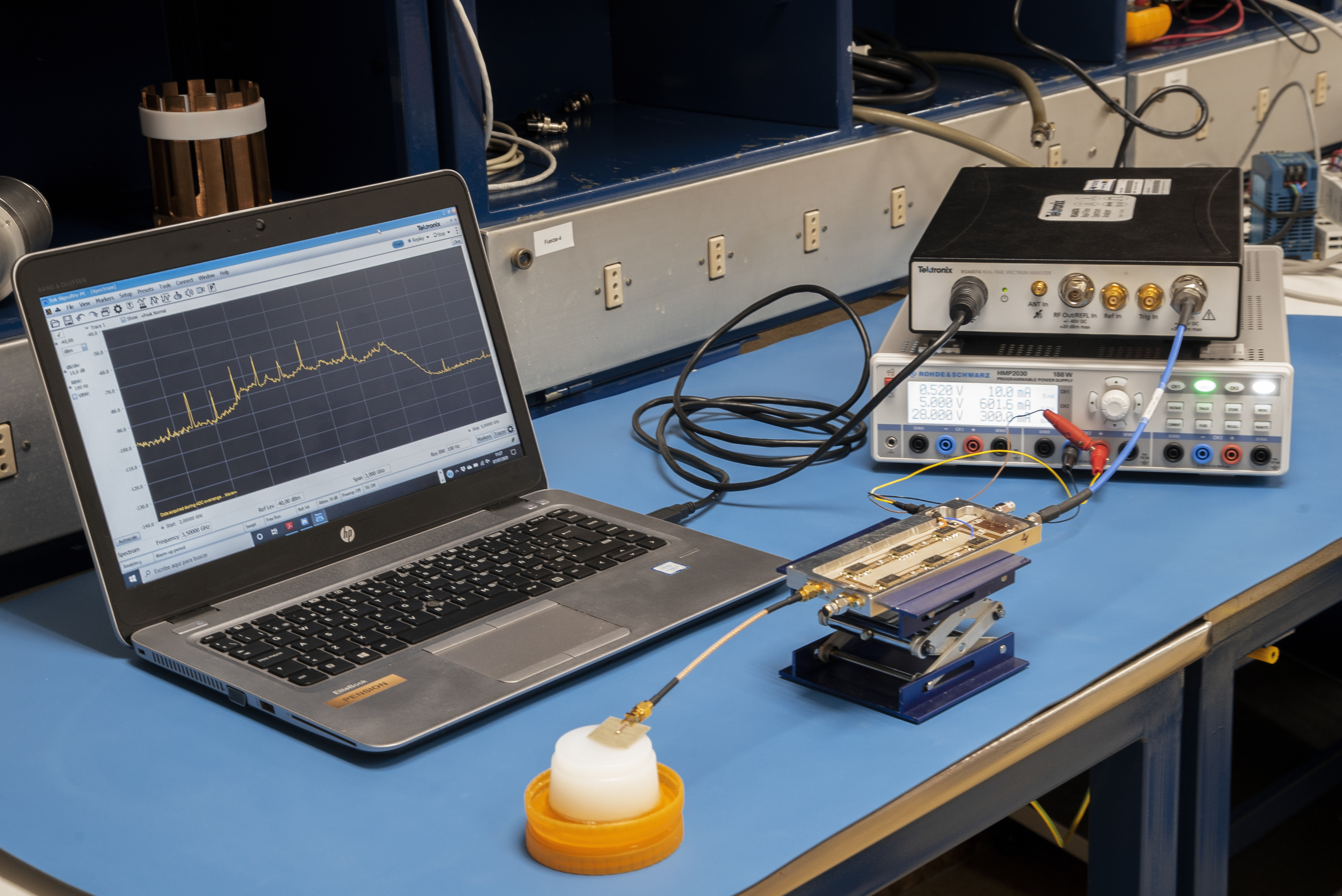 Set-up para la caracterización experimental del radiómetro con un fantoma como dispositivo a caracterizar. Crédito: Unidad de Comunicación y Cultura Científica (IAC).