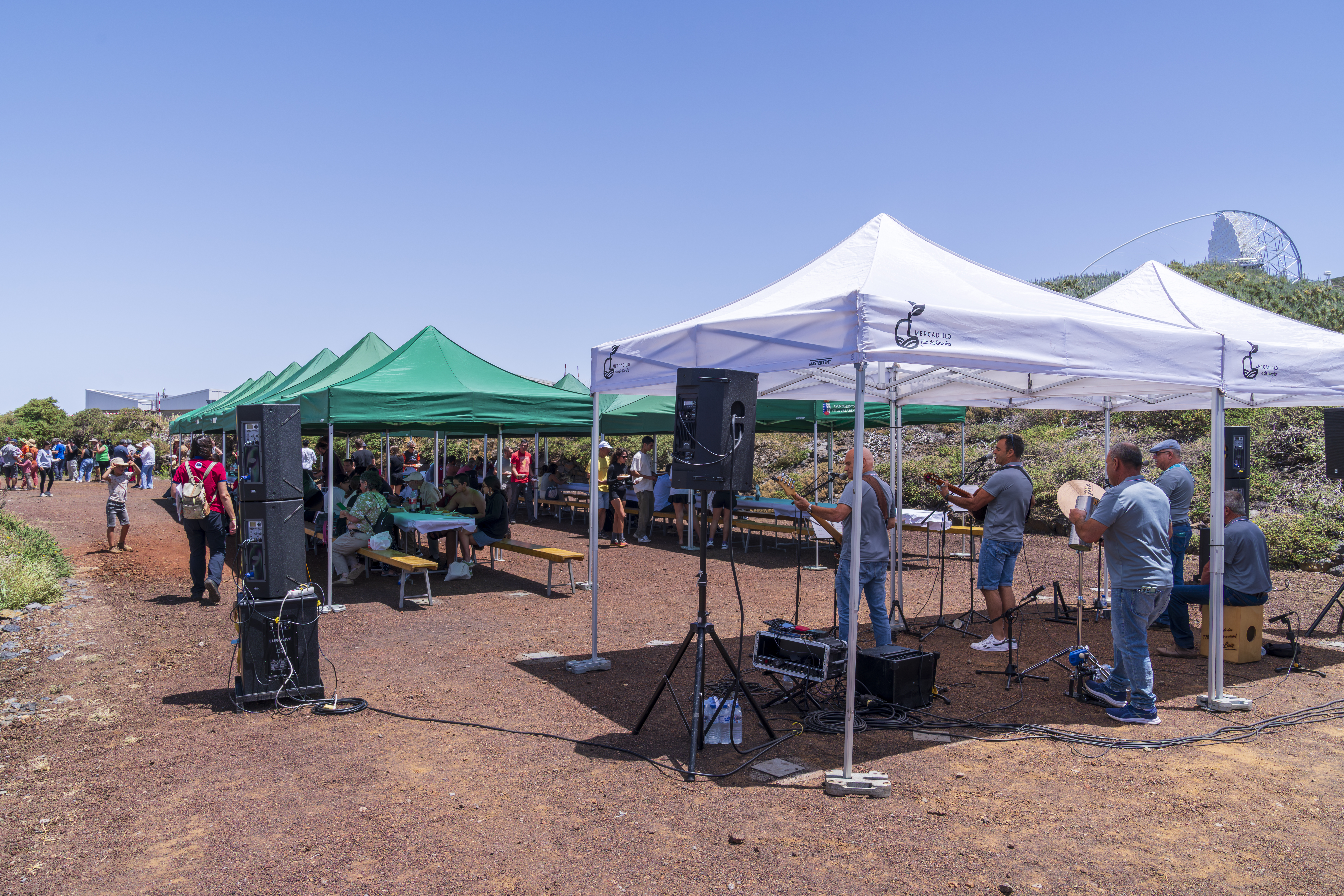 Comida colectiva en el en los exteriores de la Residencia del Observatorio del Roque de los Muchachos