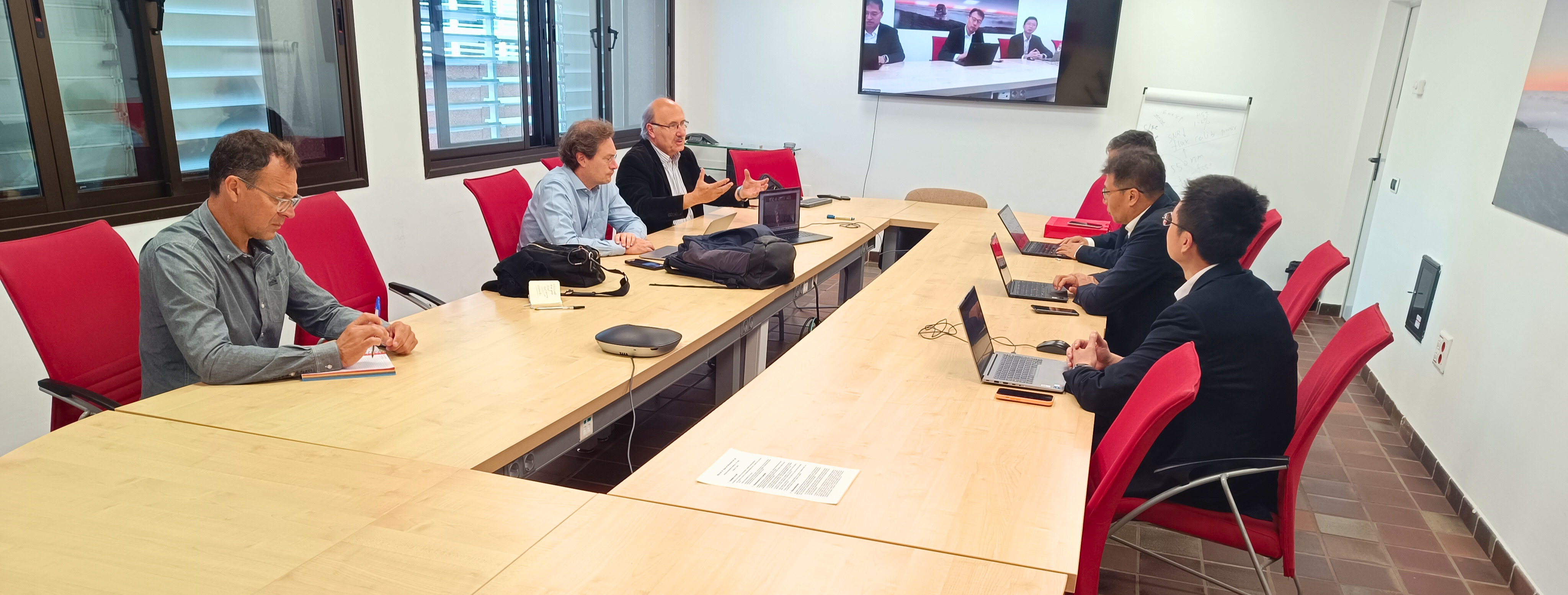 Reunión de trabajo con la delegación CIOMP perteneciente a la Academia China de Ciencias (CAS) en el IAC