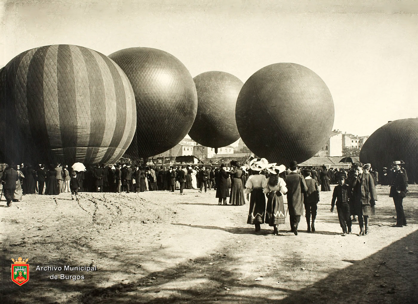 Globos preparados en Burgos para la observación del eclipse de 1905