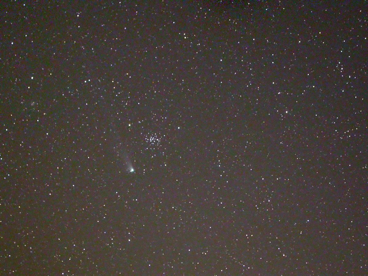 Cometa Q4 NEAT y Cúmulo Abierto del Pesebre