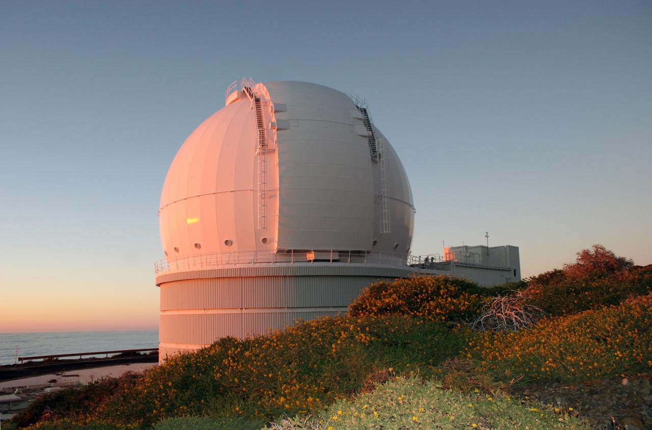 El Telescopio William Herschel al atardecer