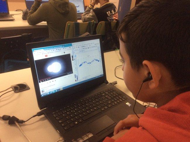 High School students in the Canary Islands discover two variable stars