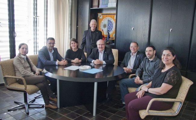 TMT International Observatory and the Instituto de Astrofísica de Canarias (IAC) sign agreement on hosting the Thirty Meter Telescope in La Palma, Spain