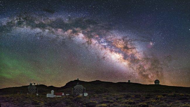 POR UN CIELO OSCURO