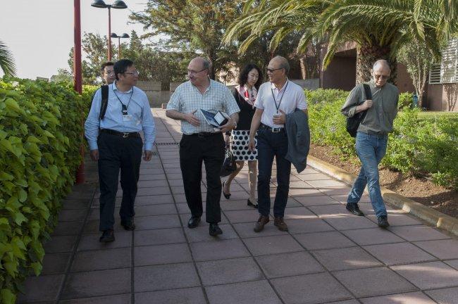 El vicepresidente de la Academia de Ciencias de China y una delegación del NAOC visitan el IAC y los Observatorios de Canarias