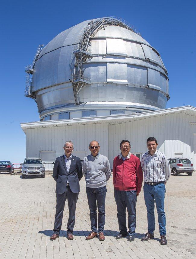 El vicepresidente de la Academia de Ciencias de China y una delegación del NAOC visitan el IAC y los Observatorios de Canarias