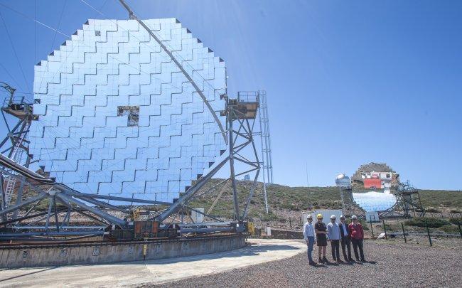 El vicepresidente de la Academia de Ciencias de China y una delegación del NAOC visitan el IAC y los Observatorios de Canarias