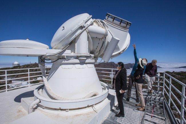 El vicepresidente de la Academia de Ciencias de China y una delegación del NAOC visitan el IAC y los Observatorios de Canarias