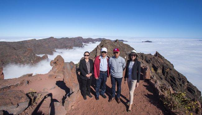 El vicepresidente de la Academia de Ciencias de China y una delegación del NAOC visitan el IAC y los Observatorios de Canarias