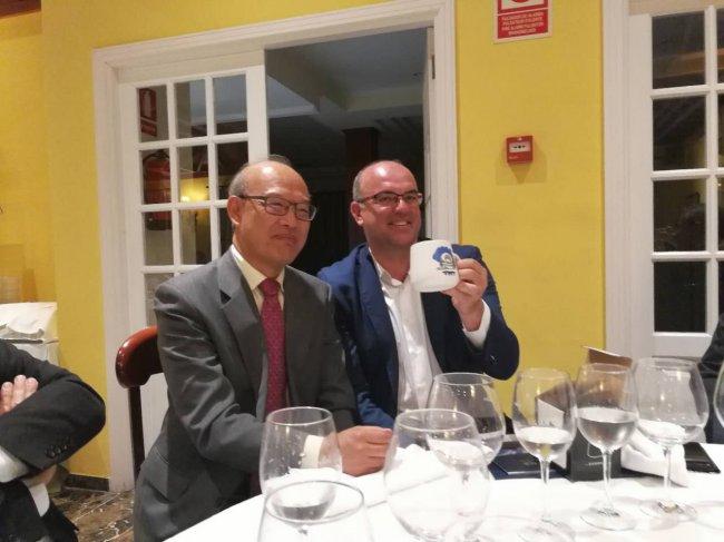 El vicepresidente de la Academia de Ciencias de China y una delegación del NAOC visitan el IAC y los Observatorios de Canarias