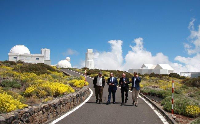 The Rector and the Vice-rector of Research of the University of Las Palmas de Gran Canaria visit the IAC and the Observatorio del Teide