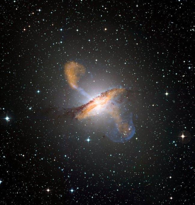 Confirman que los agujeros negros regulan la formación de estrellas en galaxias masivas