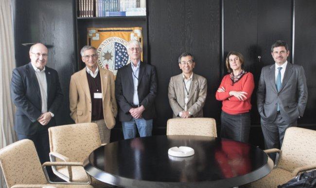 Representatives of the TMT visit the IAC and its observatories