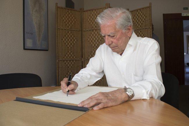 MARIO VARGAS LLOSA: “We must bring literature closer to the stars!”