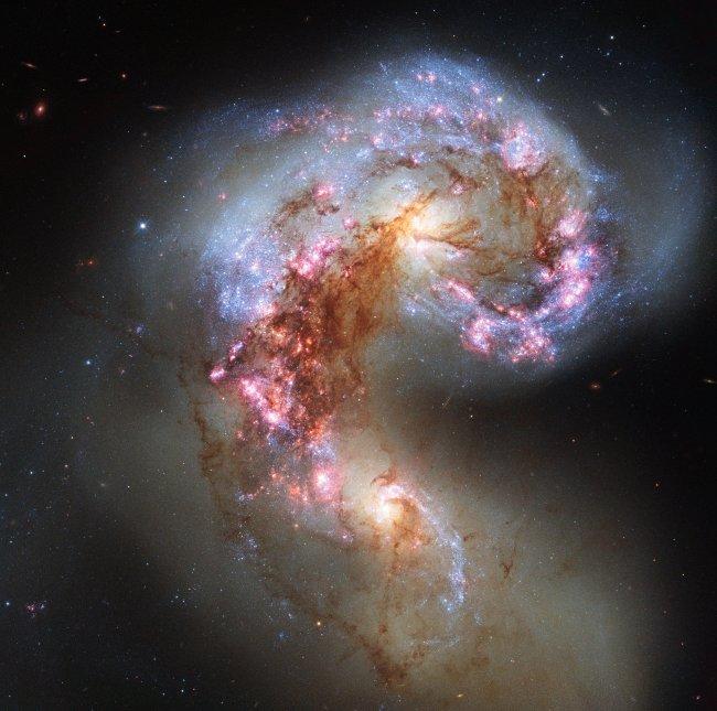 Researchers find organic material in the Antennae Galaxies