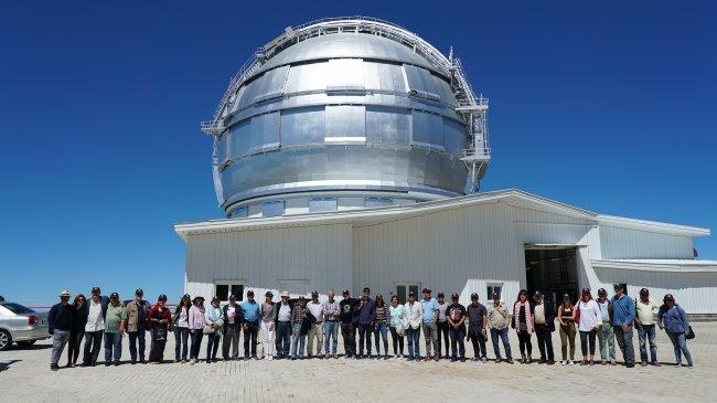 Estrellas de la literatura ‘tocan el cielo’ en el Observatorio de La Palma