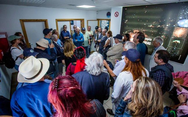 Estrellas de la literatura ‘tocan el cielo’ en el Observatorio de La Palma