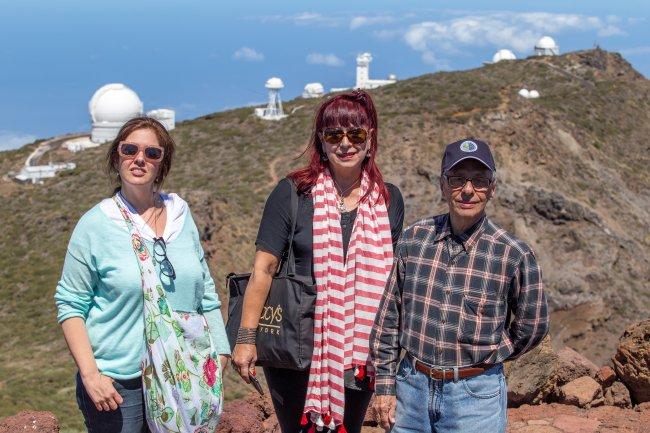 Estrellas de la literatura ‘tocan el cielo’ en el Observatorio de La Palma