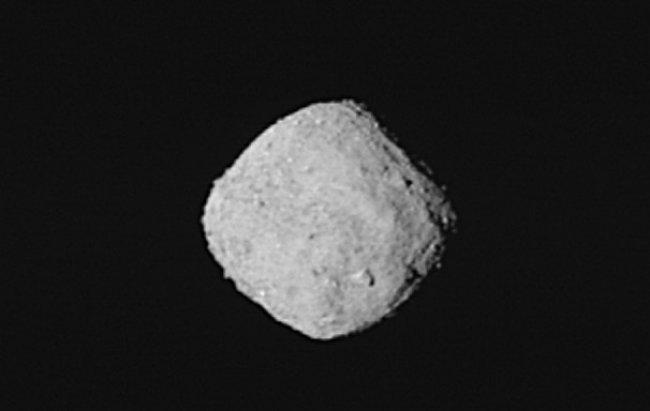 First images of asteroid Bennu obtained by the NASA OSIRIS-REx spacecraft