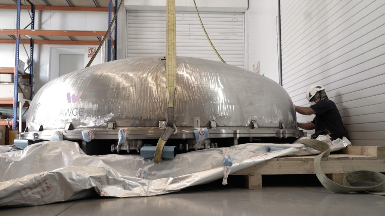 Test cryostat in the AIV room of the IAC. Credit: Inés Bonet (IAC)