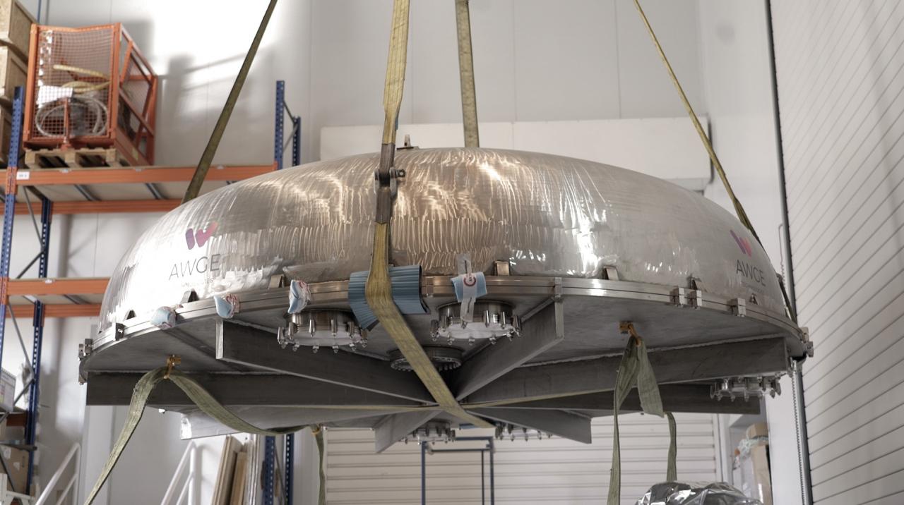 Test cryostat in the AIV room of the IAC. Credit: Inés Bonet (IAC)