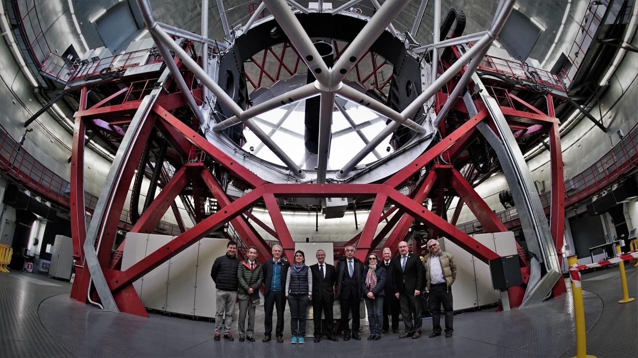 El embajador de Japón en el Observatorio del Roque de los Muchachos junto a varios acompañantes