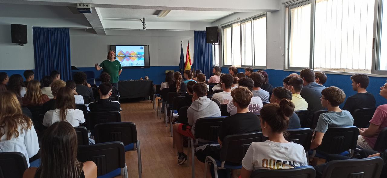 Attendees at the talk "The history of the Universe in 24 hours" at IES San Matías.