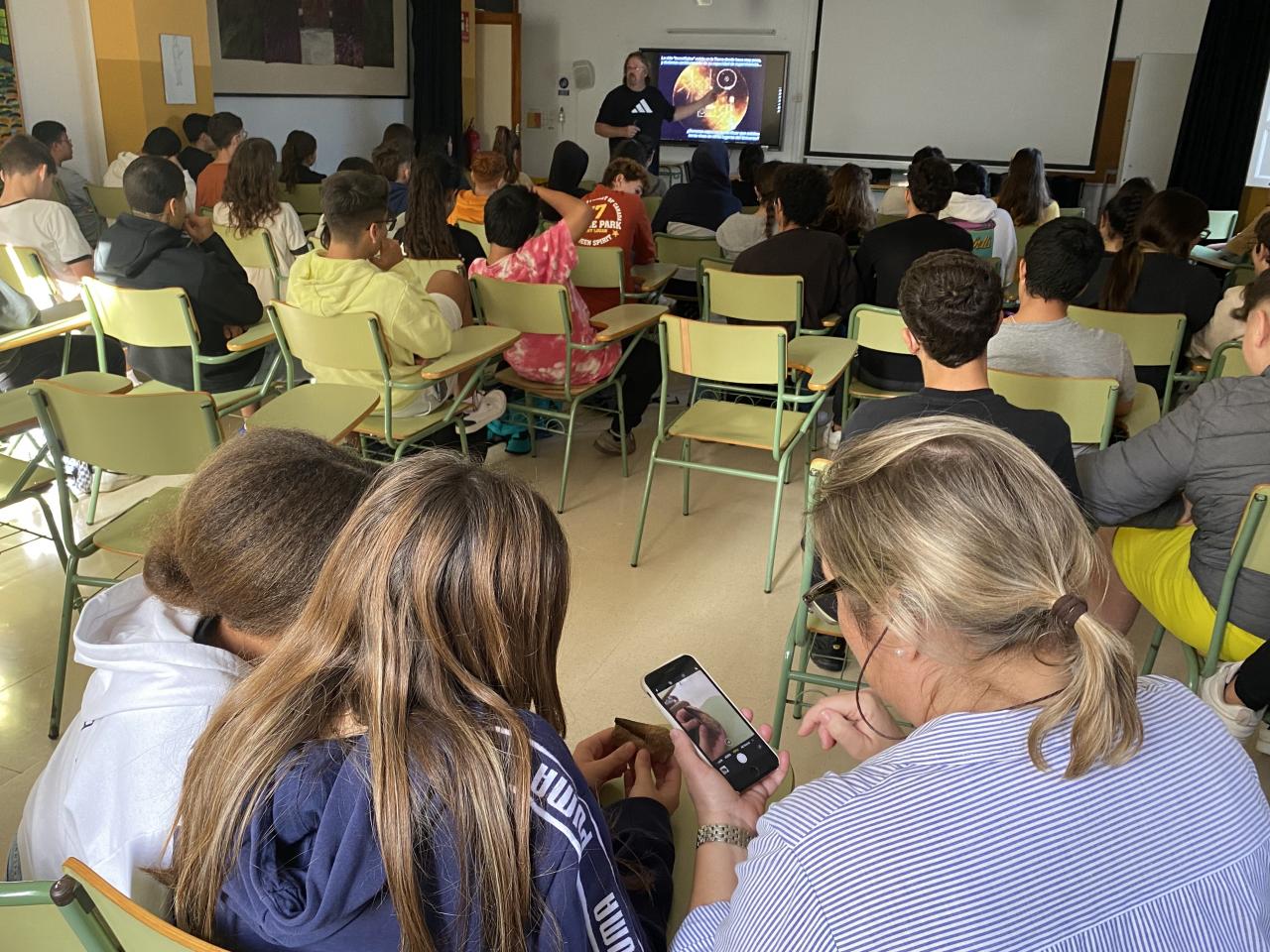 Attendees at the talk "The history of the Universe in 24 hours" at IES Santa Úrsula