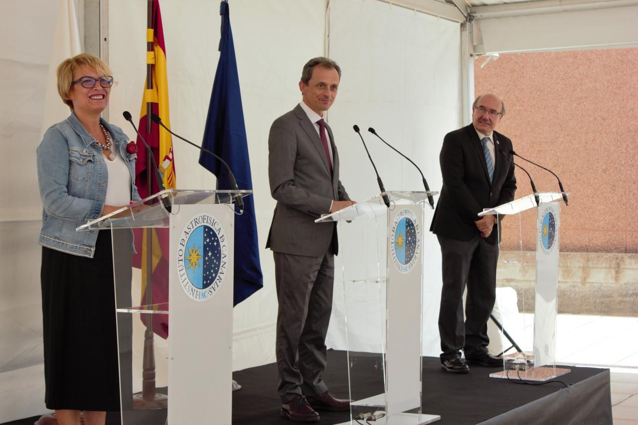 Elena Máñez, Pedro Duque and Rafael Rebolo at the press conference after the Governing Council of the IAC