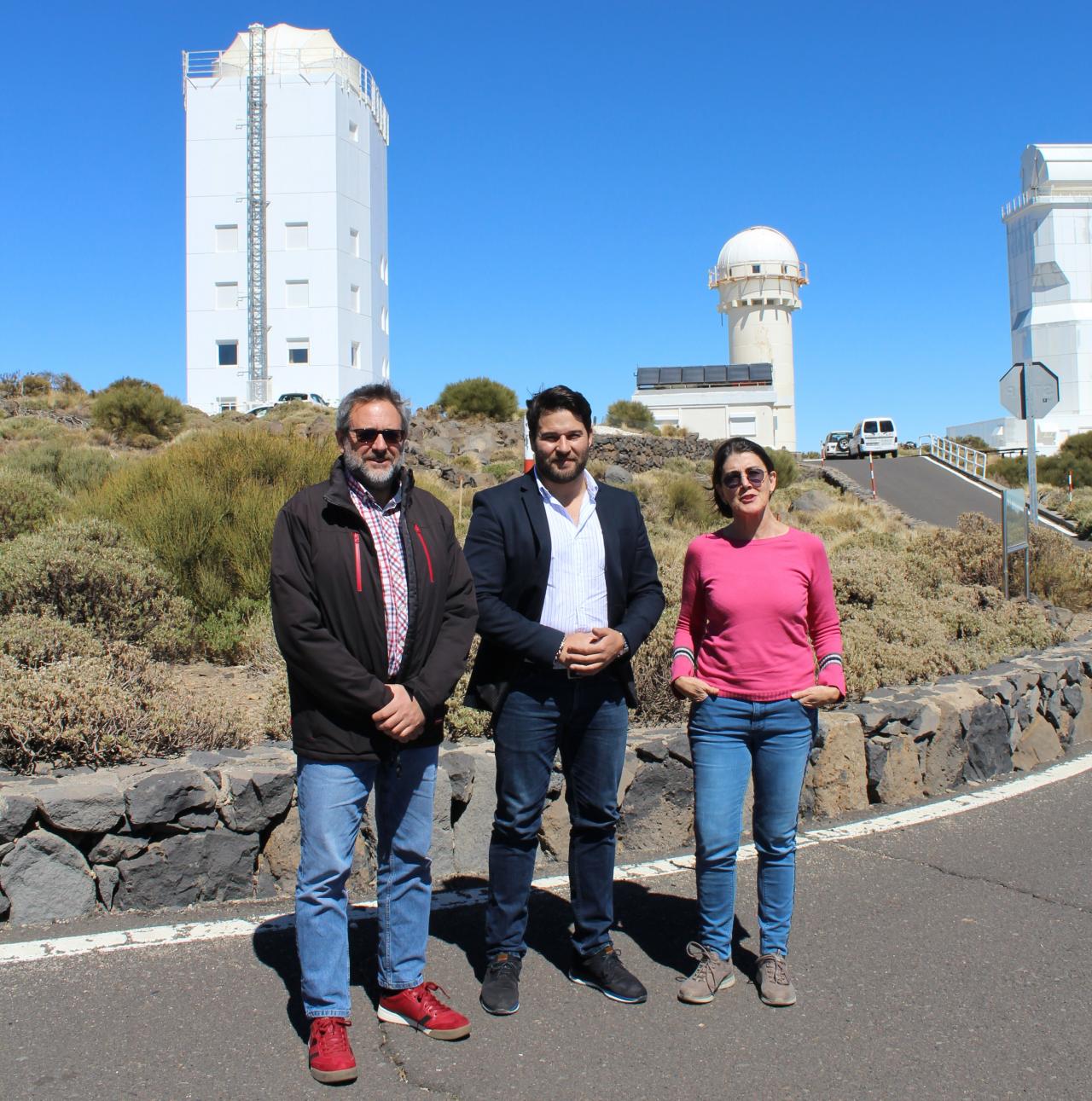 El administrador del Observatorio del Teide, el alcalde de Güímar y la subdirectora del IAC en el Observatorio del Teide.