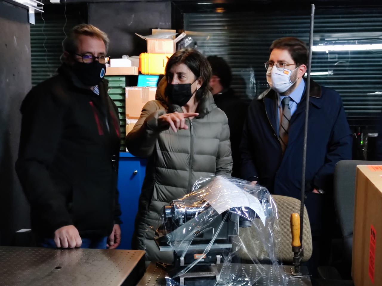 Miquel Serra-Ricart, Casiana Muñoz-Tuñón and Manuel Muñiz Villa inside the laser room of the OGS telescope