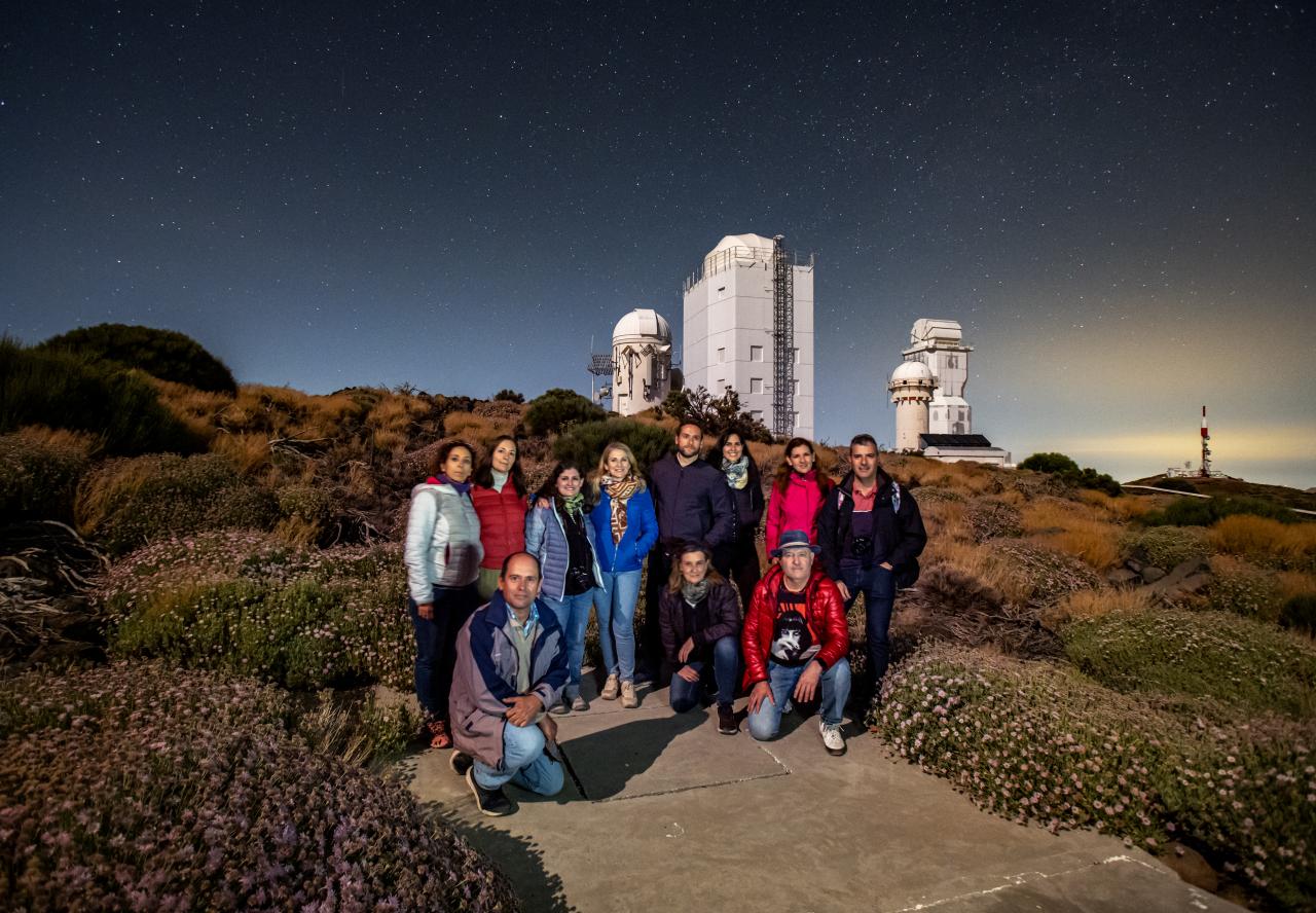 Attendees of the "Acércate al Cosmos" 2022 course at night