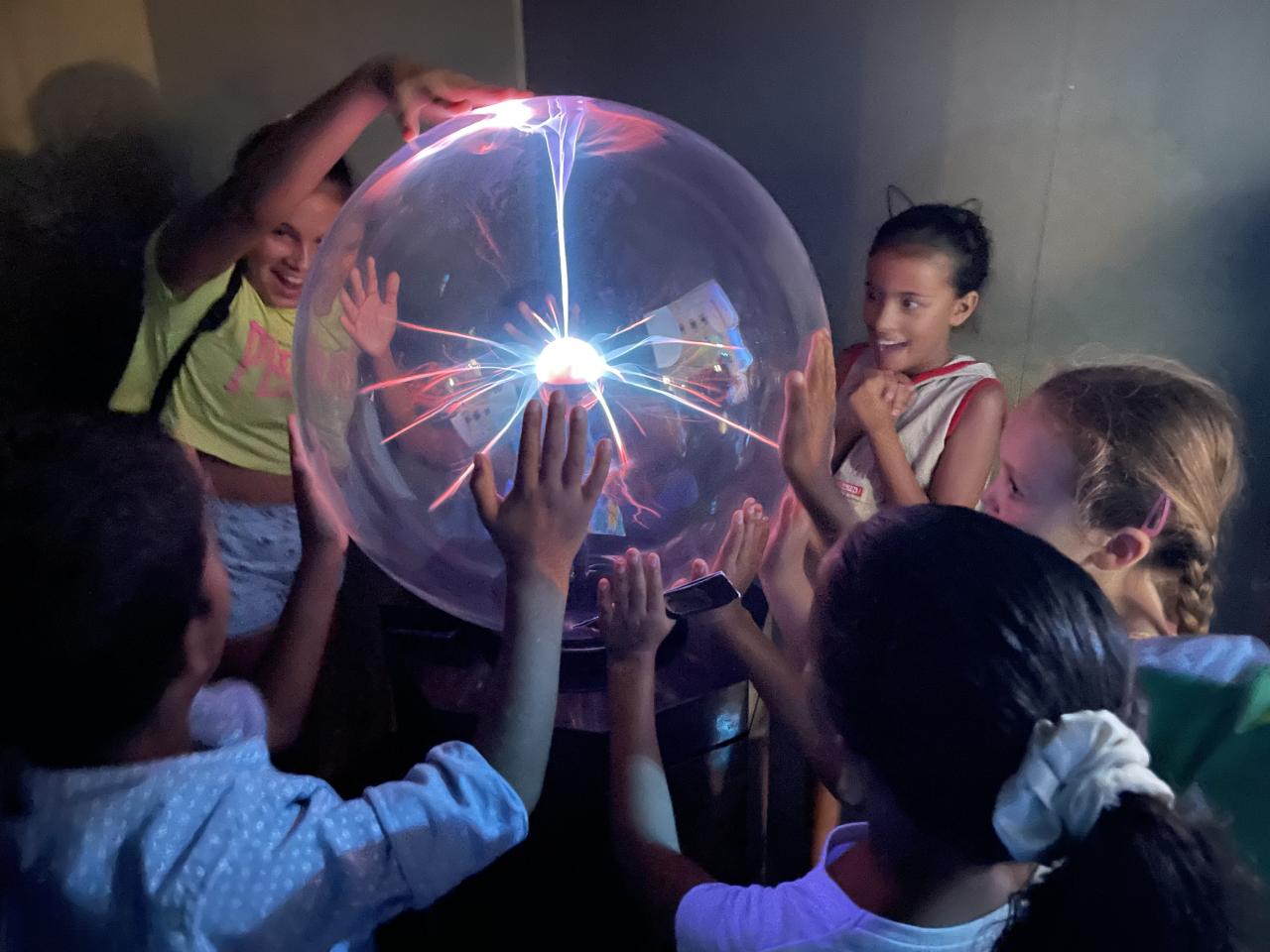 Actividades con niños y niñas saharauis en el MCC y el IAC