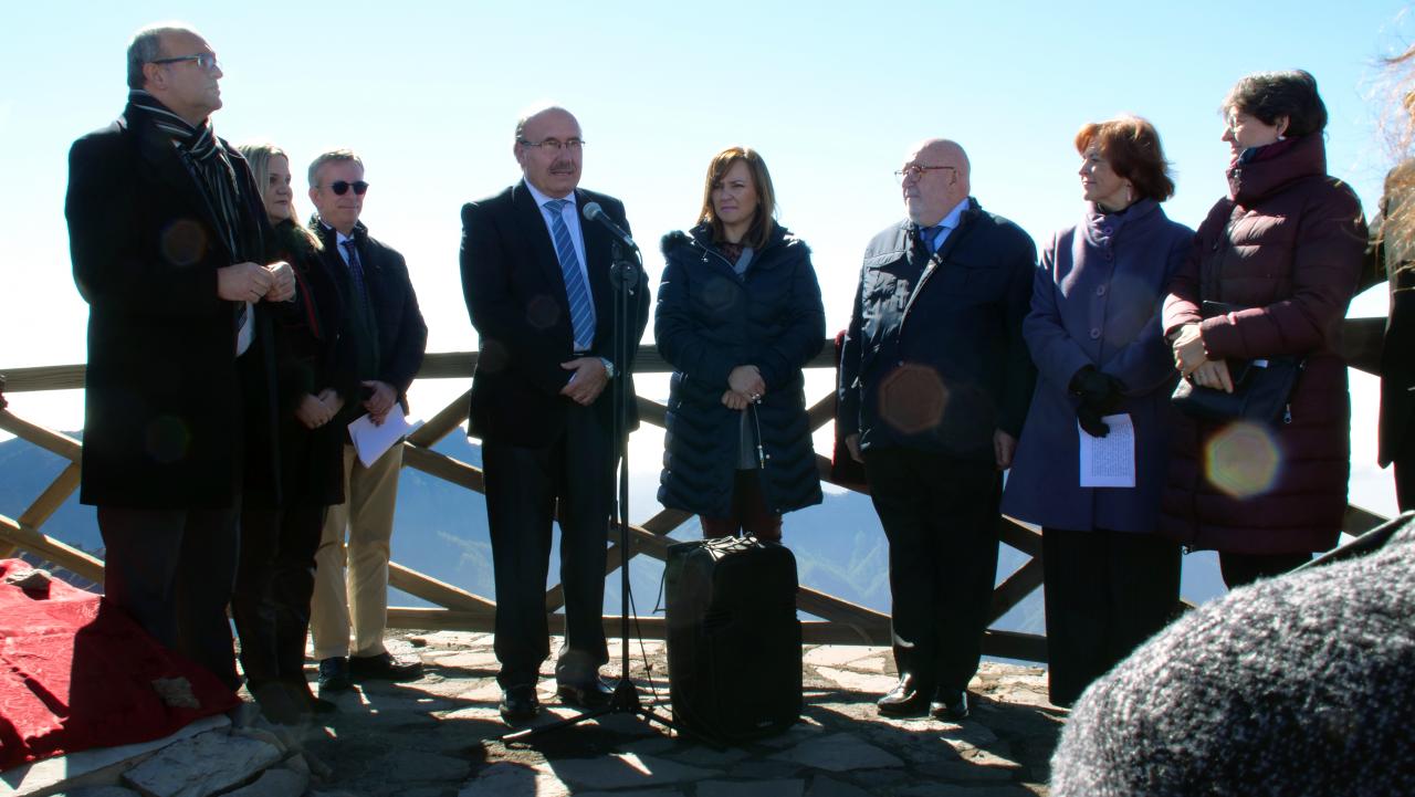 Algunos asistentes al acto de colocación de la placa y de conmemoración del 30º aniversario de la Ley del Cielo