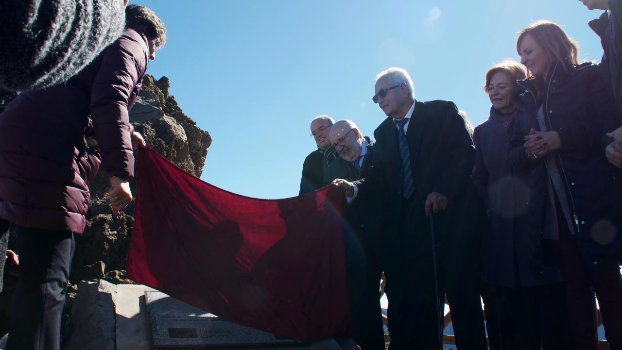 Algunos asistentes al acto de colocación de la placa y de conmemoración del 30º aniversario de la Ley del Cielo