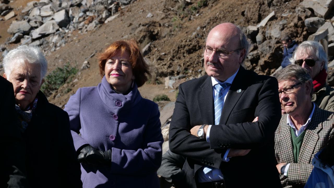 Algunos asistentes al acto de colocación de la placa y de conmemoración del 30º aniversario de la Ley del Cielo