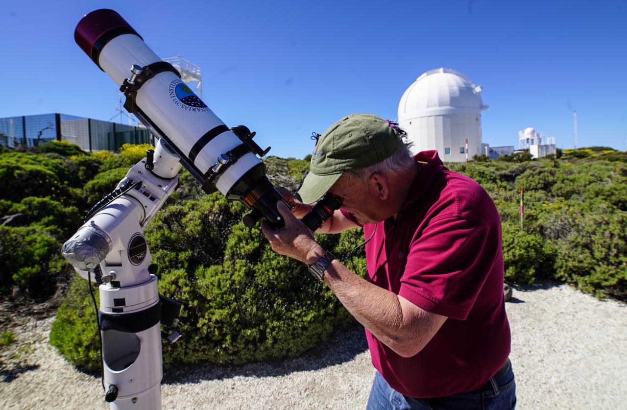 Wayne Rosing durante una observación solar en el Observatorio del Teide.