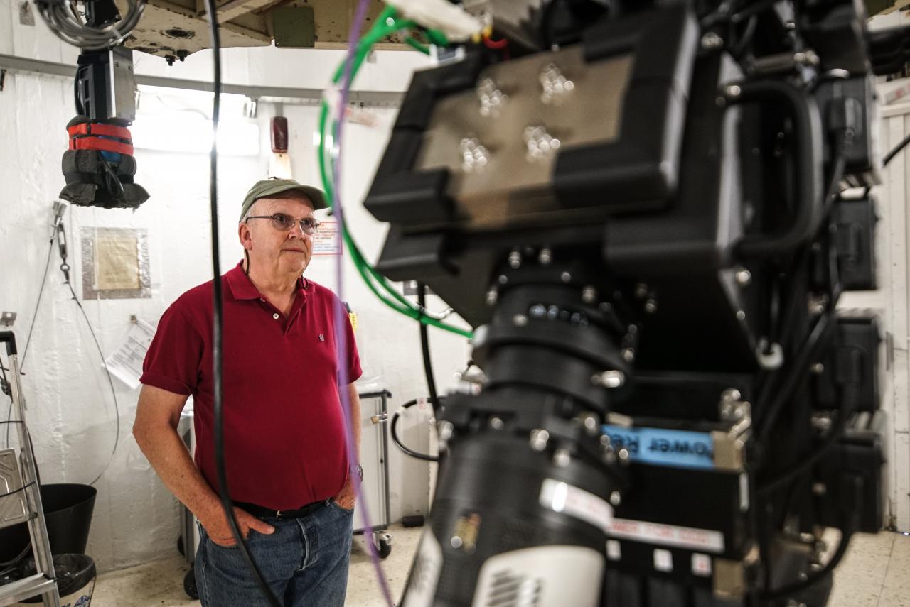 Wayne Rosing dentro del telescopio Carlos Sánchez