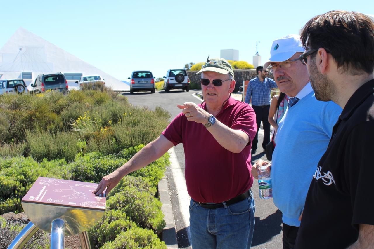 Wayne Rosing, during his visit to the Teide Observatory, with Rafael Rebolo, Enric Pallé and Javier Licandro.