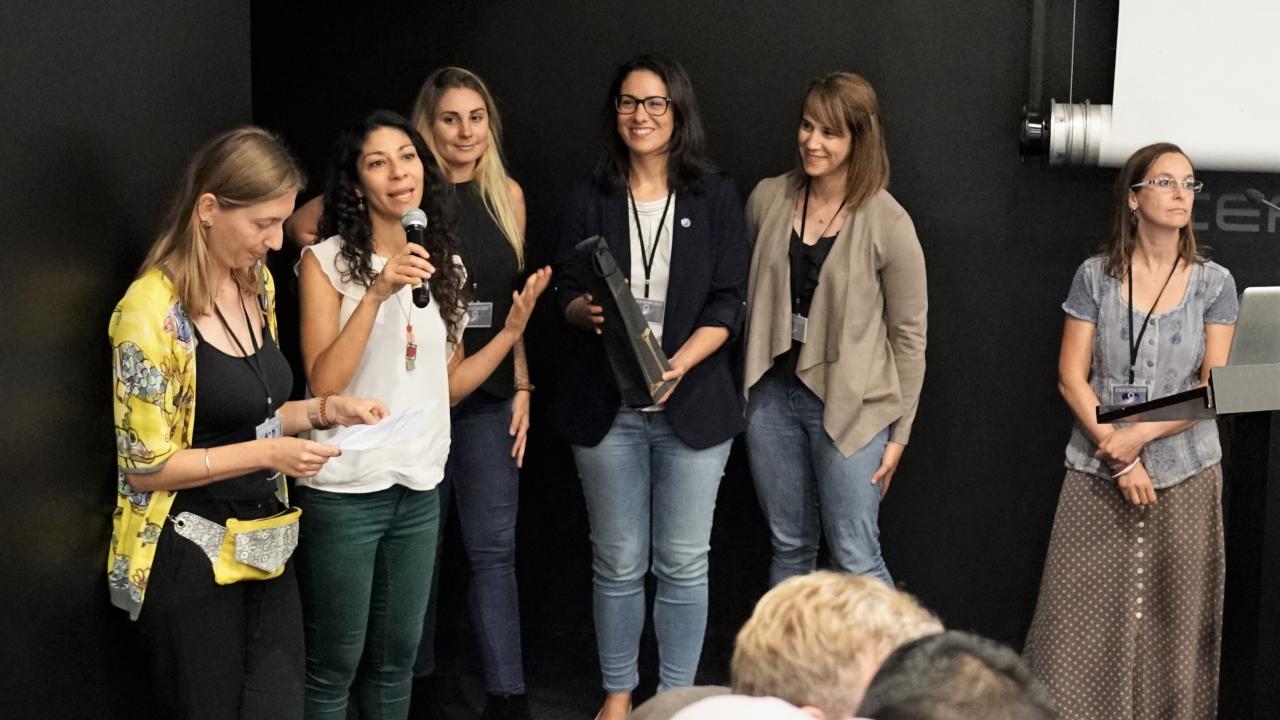 Moment of the delivery of the special prize of the Commission of Seminars to the group of astrophysicists, engineers and communicators who voluntarily participate in actions dedicated to making women in science visible