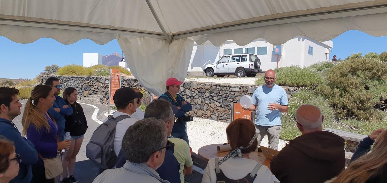 Antonio Eff-Darwich (ULL) during the Open Days 2019 at the Teide Observatory. Credit: IAC. 