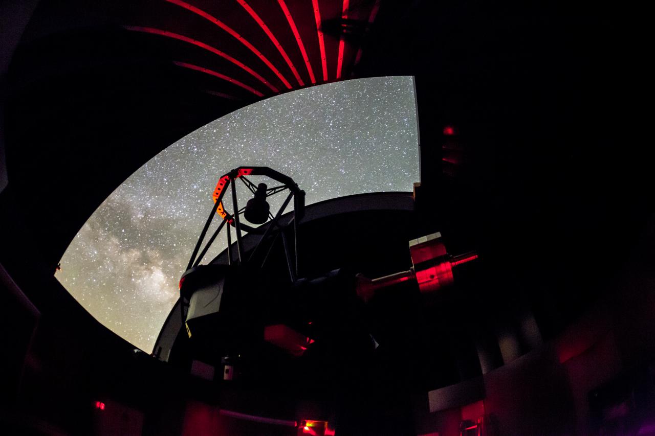 Telescopio Artemis, de la red Speculoos, desde interior de su cúpula