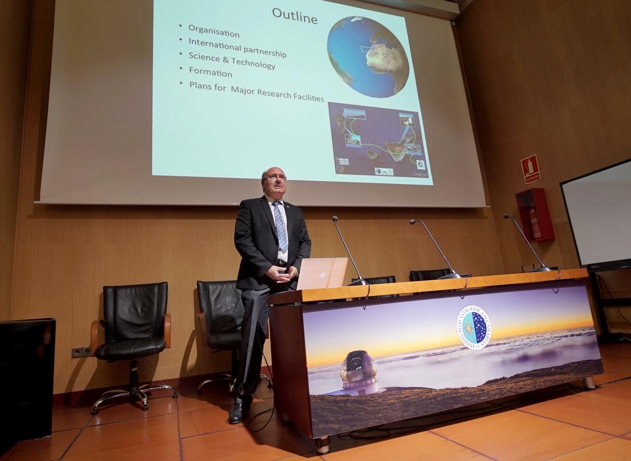 Rafael Rebolo during the talks prior to the inauguration of Artemis.