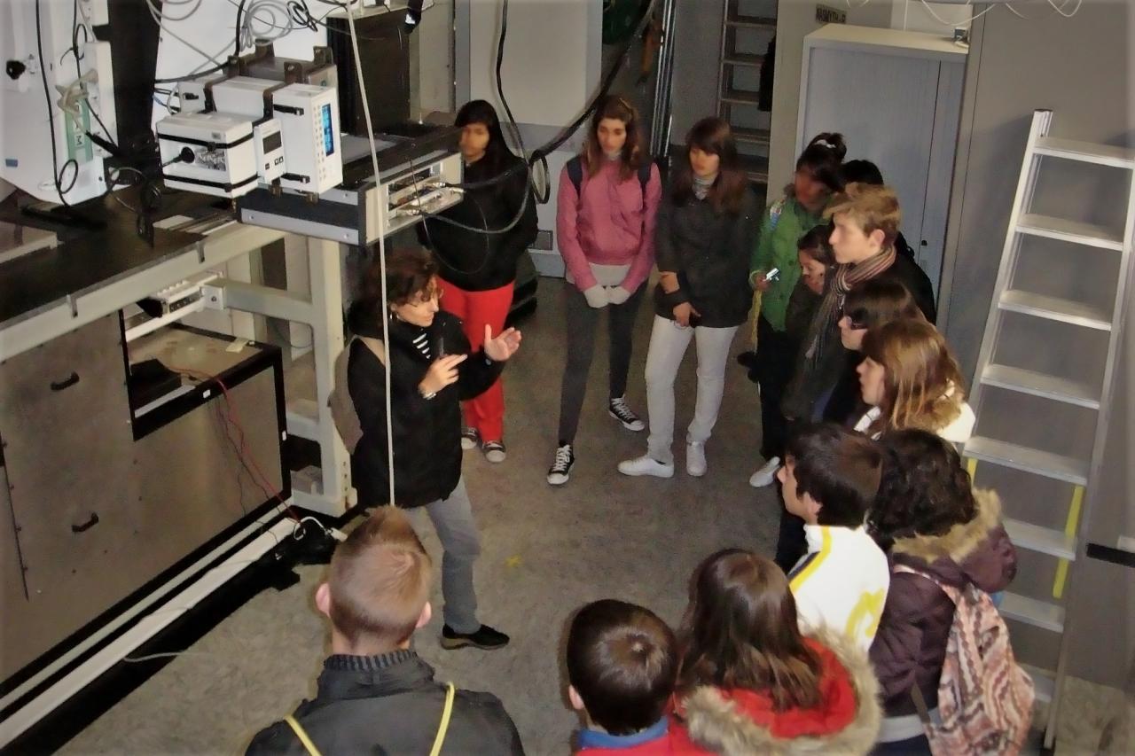 Grupo de estudiantes de 4º de la ESO del programa "Nuestros Alumnos y el ORM" durante la visita al Telescopio Nacional Galileo (TNG)