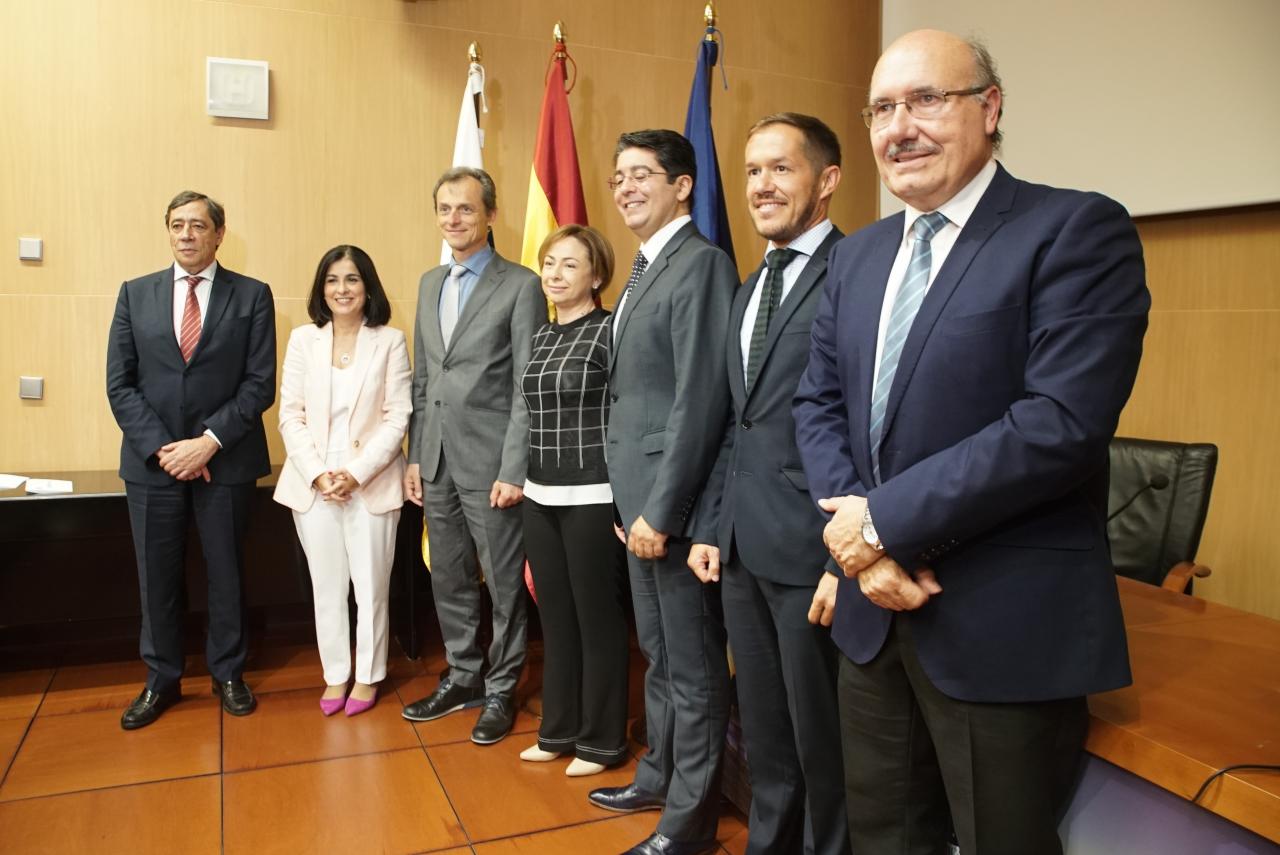 Asistentes al Consejo Rector tras la rueda de prensa